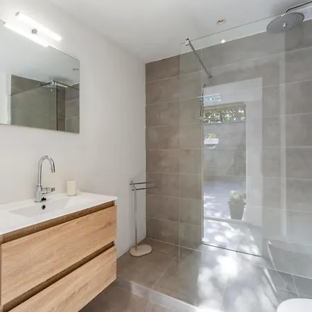 In Sint Maartenszee With Garden Views