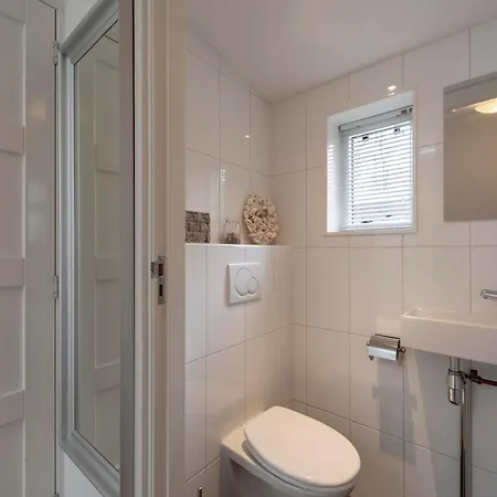 In Sint Maartenszee With Garden Views Feriehus