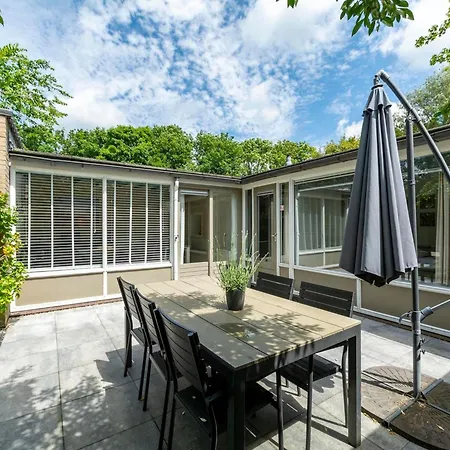 Сasa de vacaciones In Sint Maartenszee With Garden Views